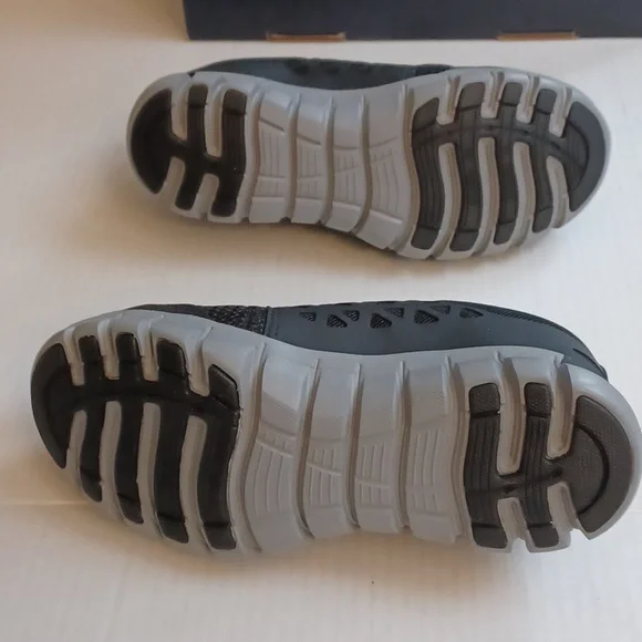 NIB Work Shoes - Reebok - Size 3W (Men) - Picture 3 of 12